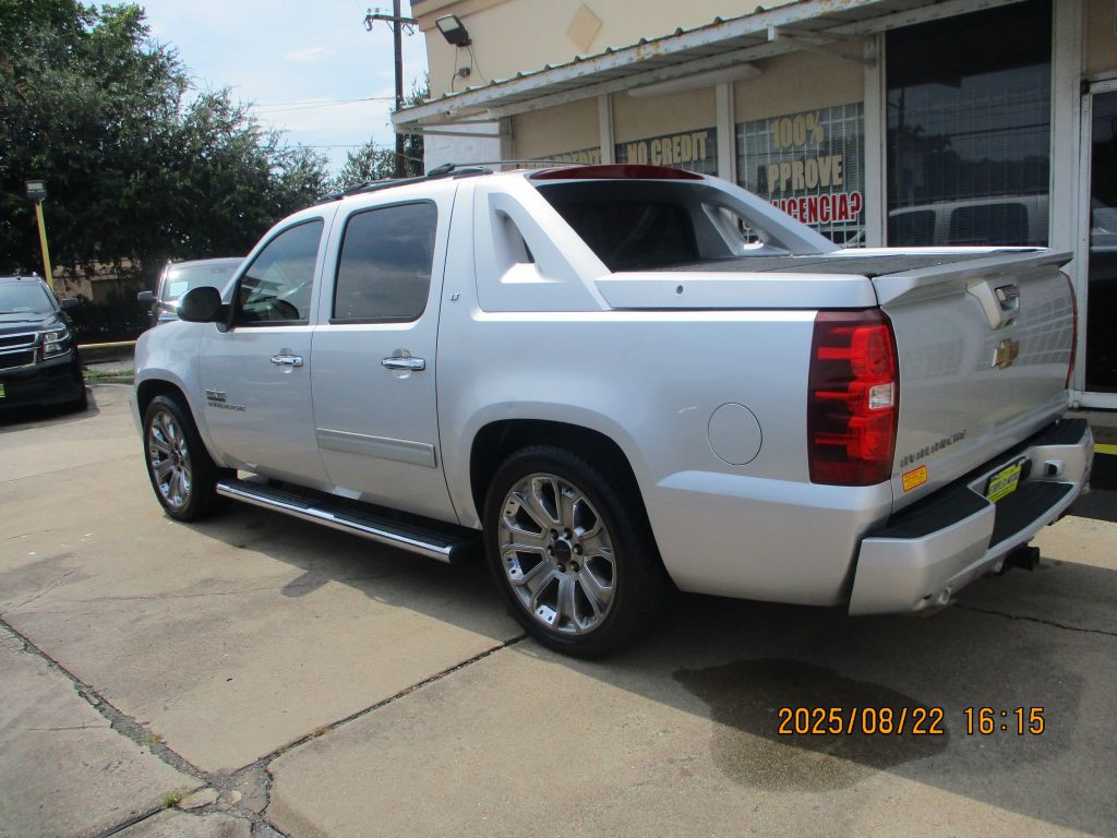 2012 Chevrolet Avalanche Image 4
