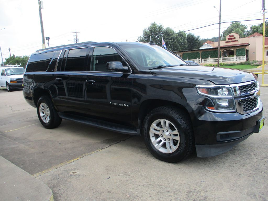 2019 Chevrolet Suburban Image 3