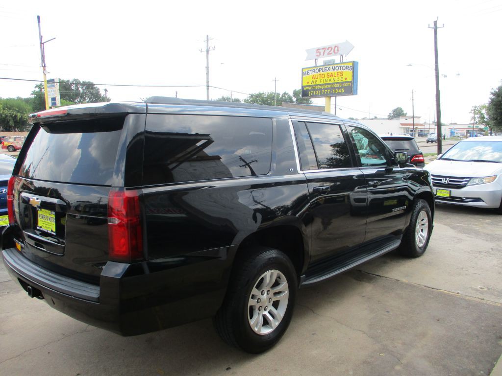 2019 Chevrolet Suburban Image 4