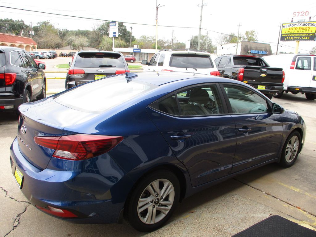 2020 Hyundai Elantra Image 2