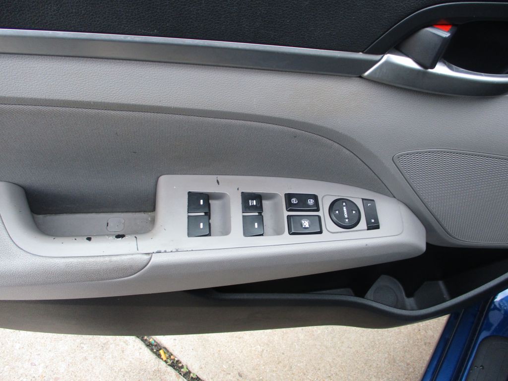 2020 Hyundai Elantra Image 8