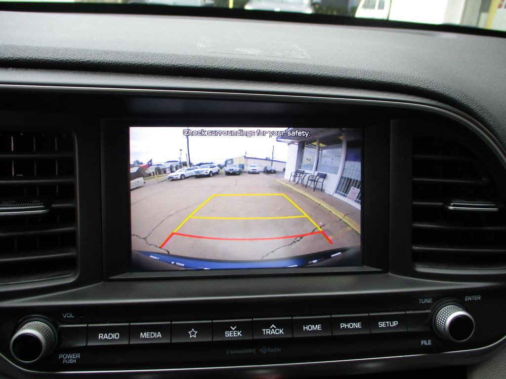 2020 Hyundai Elantra Image 10