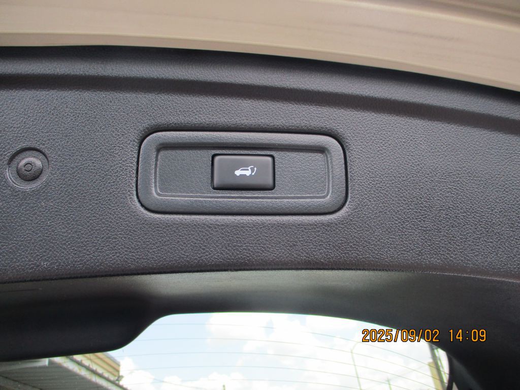 2014 INFINITI QX70 Image 8