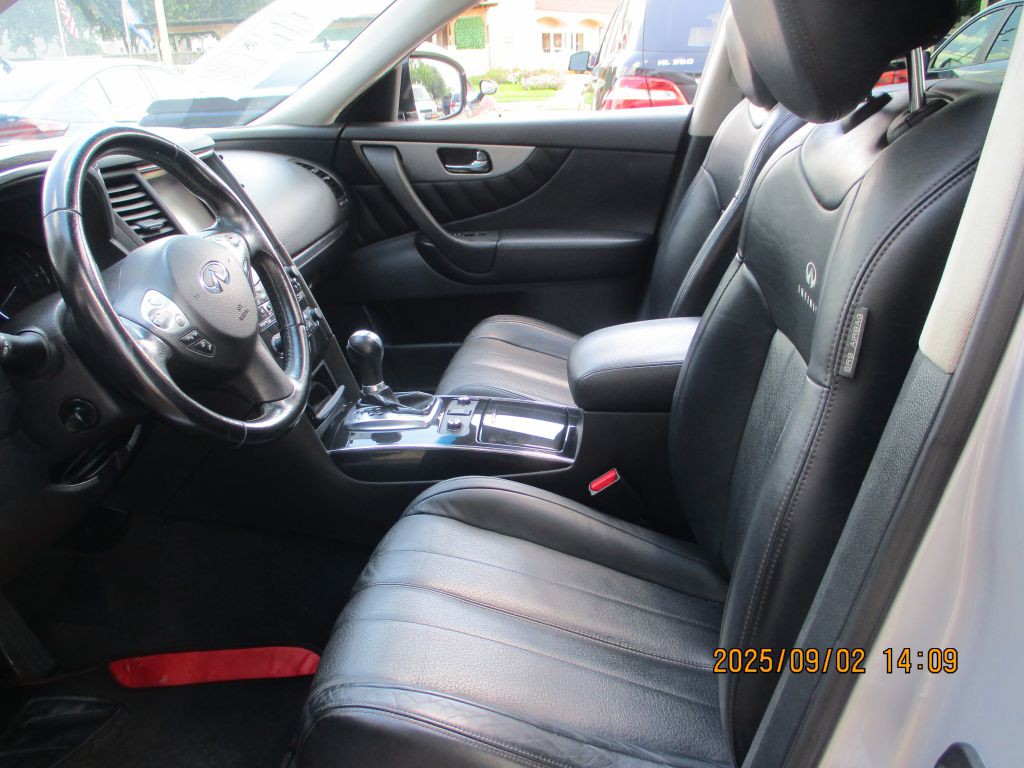 2014 INFINITI QX70 Image 10