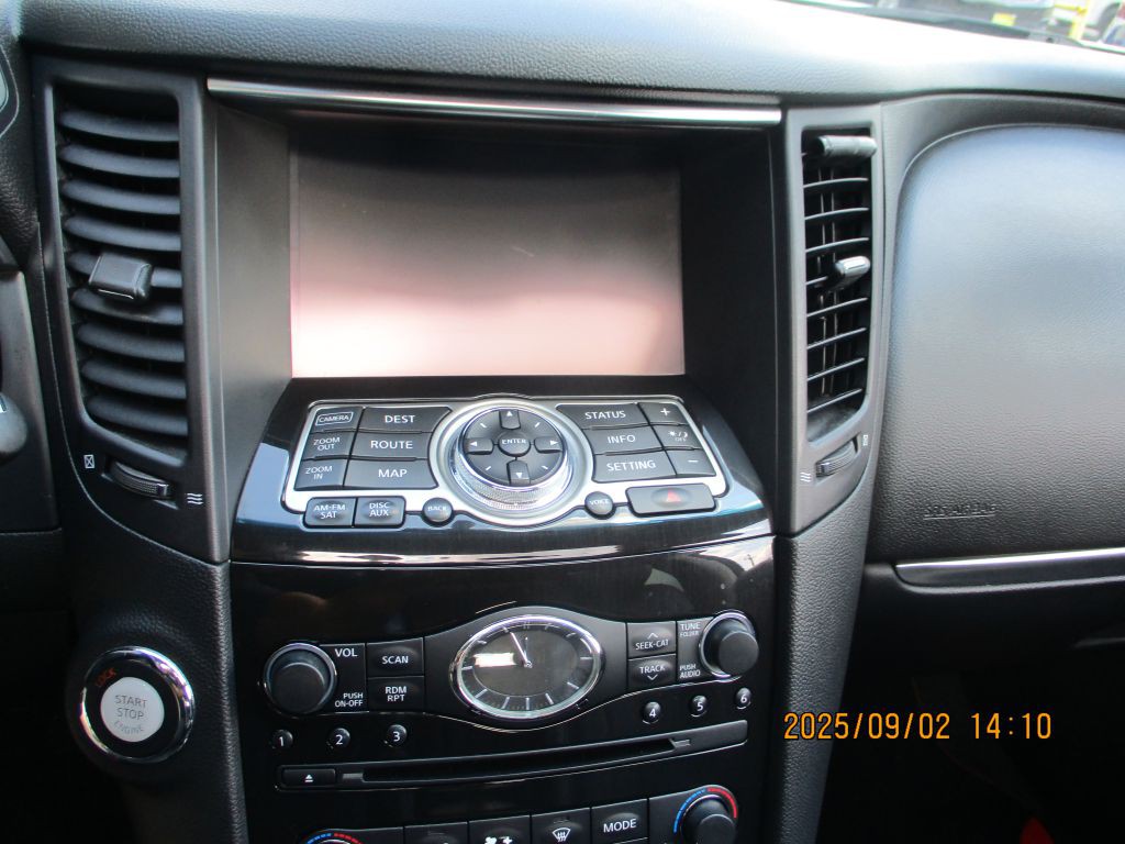 2014 INFINITI QX70 Image 12