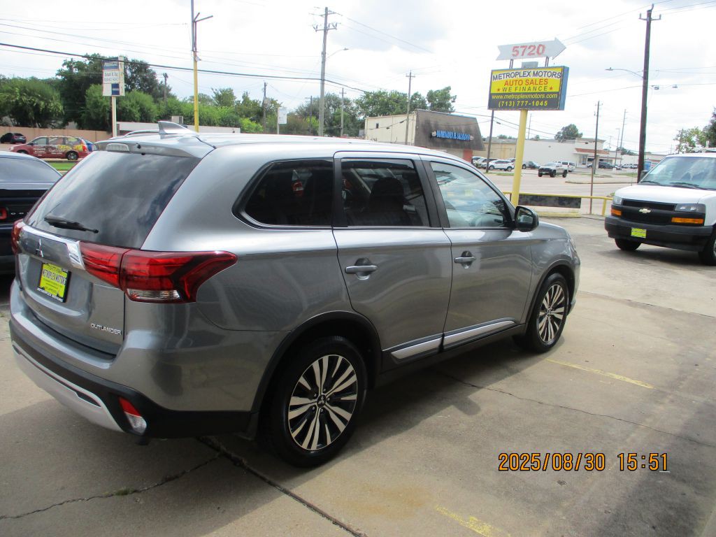 2019 Mitsubishi Outlander Image 4