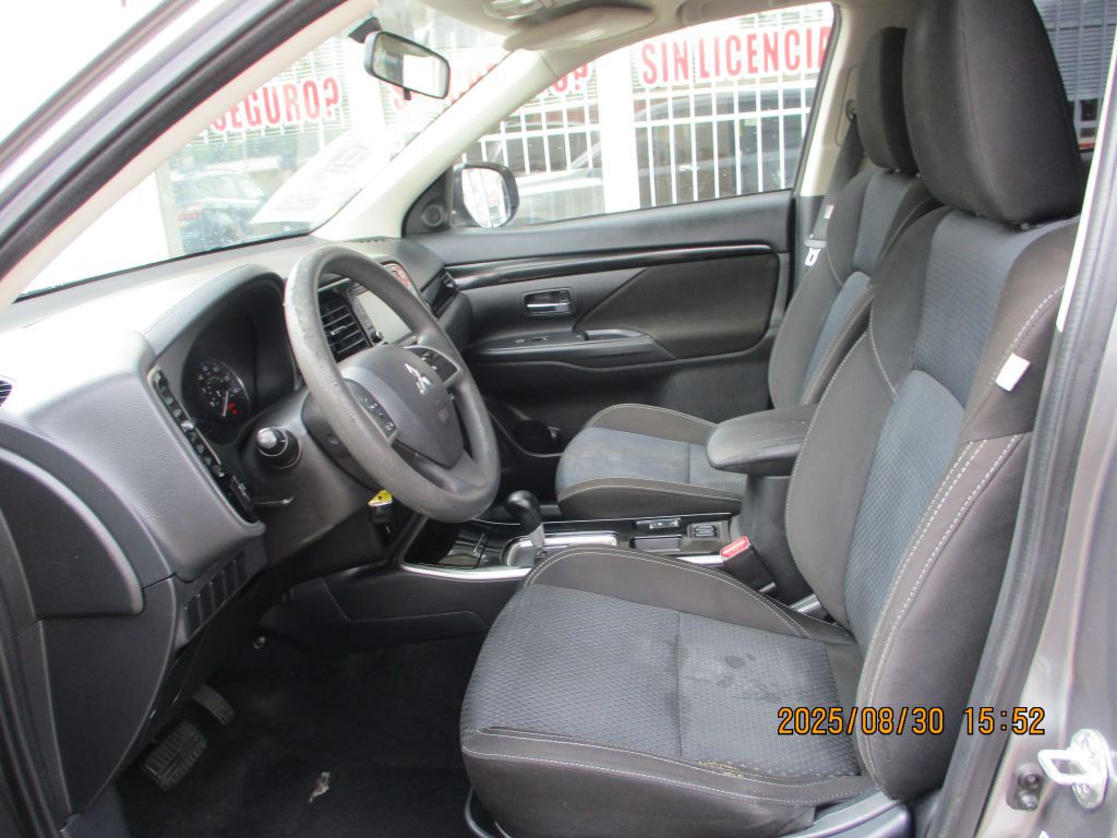 2019 Mitsubishi Outlander Image 9
