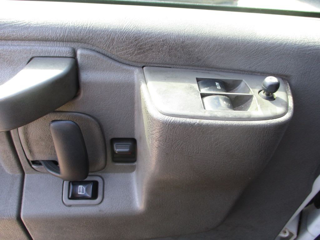 2019 Chevrolet Express Image 9
