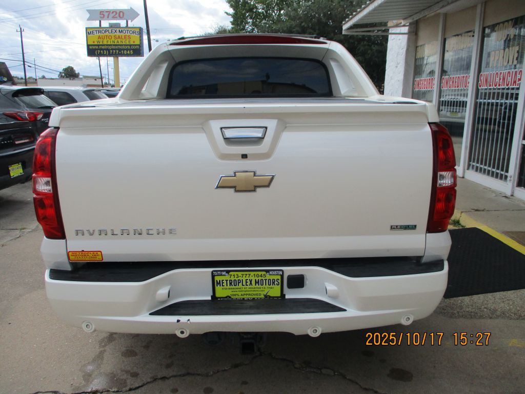2011 Chevrolet Avalanche Image 4