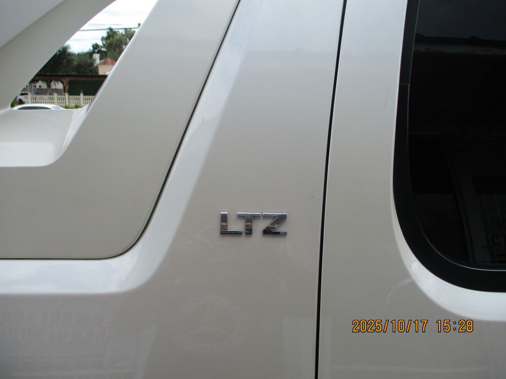 2011 Chevrolet Avalanche Image 5