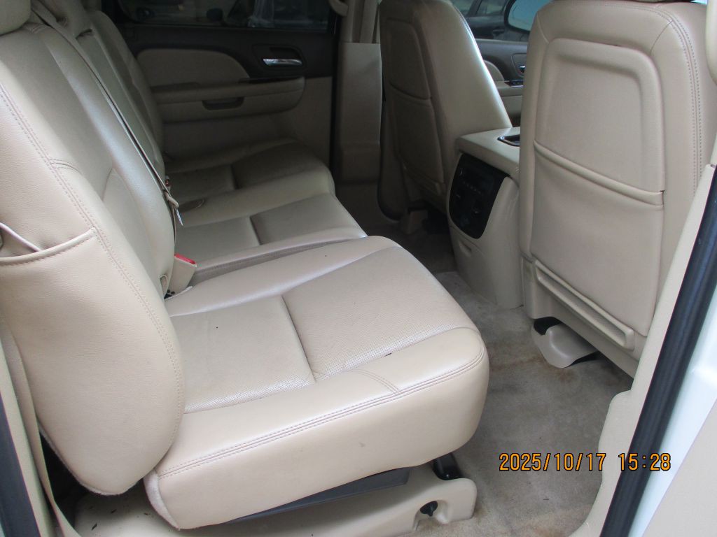 2011 Chevrolet Avalanche Image 6