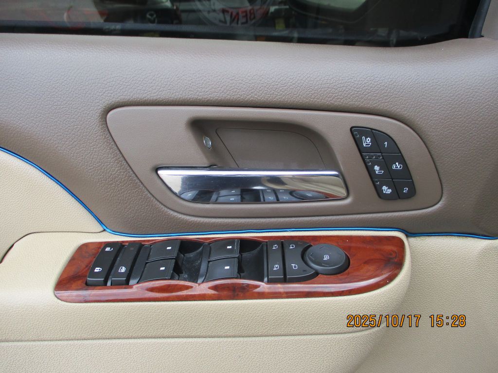 2011 Chevrolet Avalanche Image 9