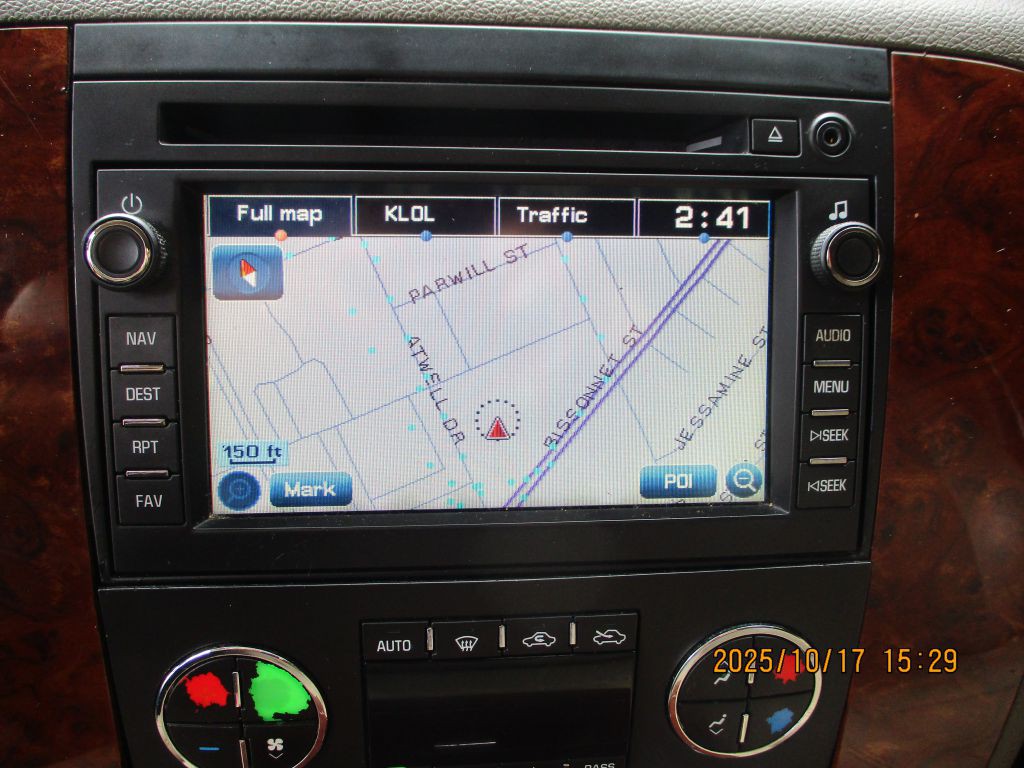 2011 Chevrolet Avalanche Image 10