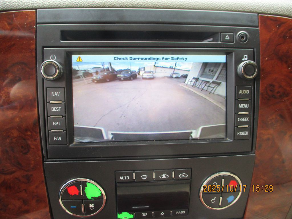 2011 Chevrolet Avalanche Image 11