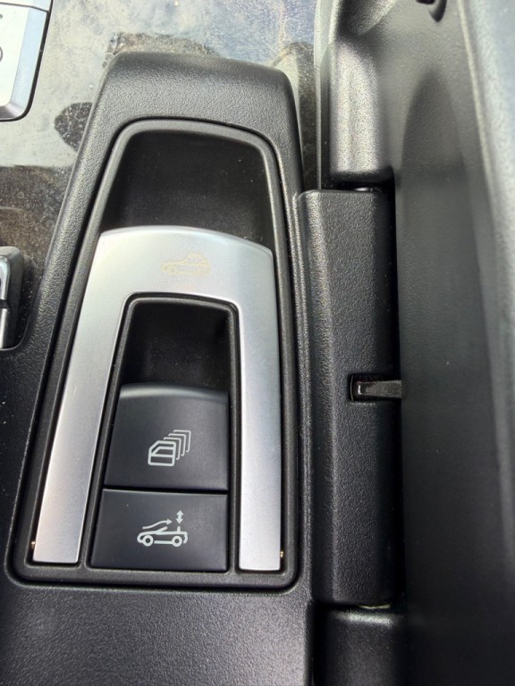 2017 Mercedes-Benz SL-Class Image 33