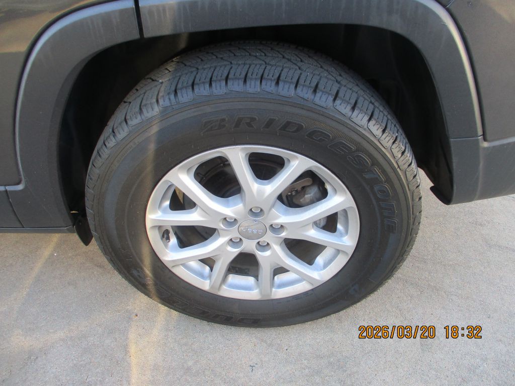 2016 Jeep Cherokee Image 14