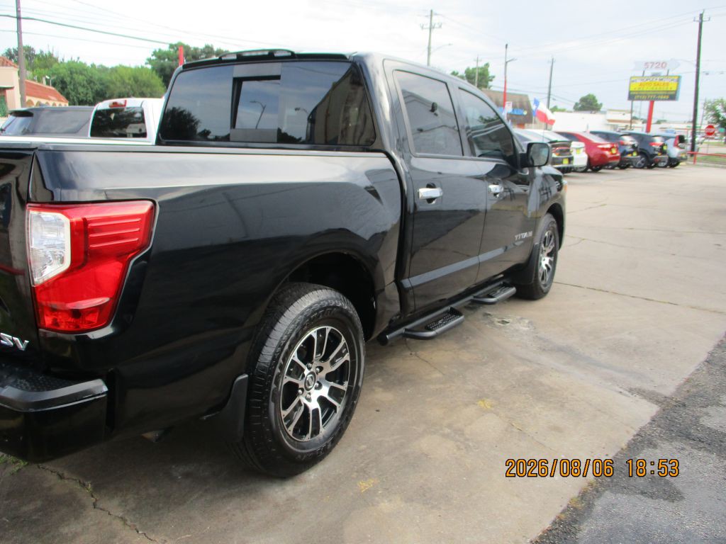 2021 Nissan Titan Image 3