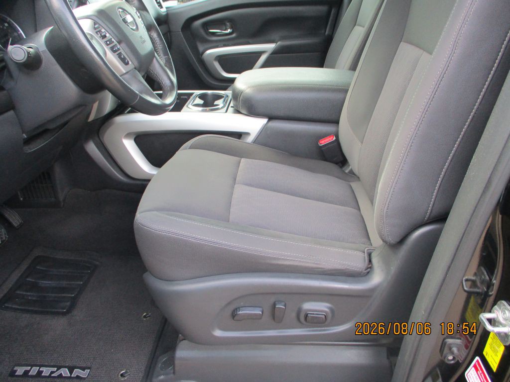 2021 Nissan Titan Image 8
