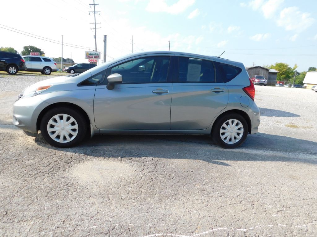 2015 Nissan Versa Image 1