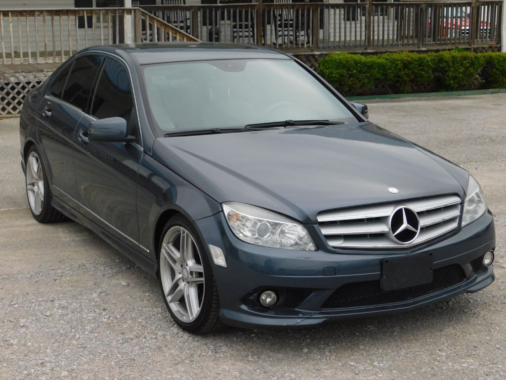 2010 Mercedes-Benz C-Class Image 2