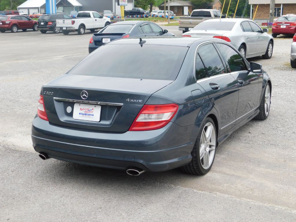 2010 Mercedes-Benz C-Class Image 3