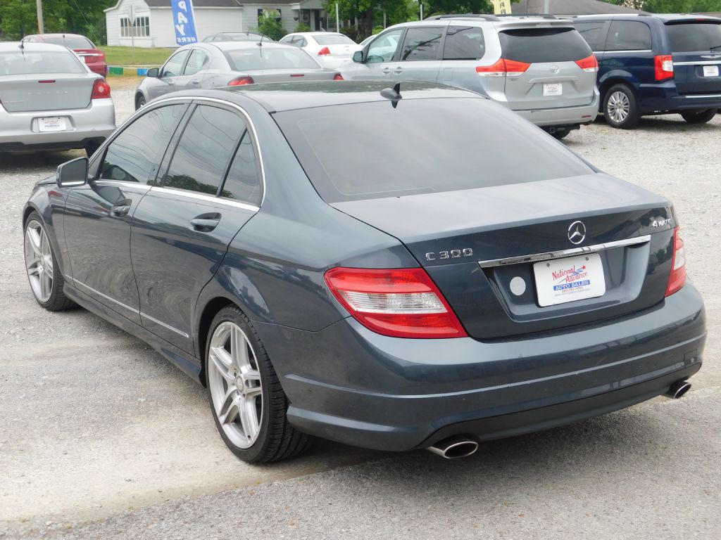 2010 Mercedes-Benz C-Class Image 4