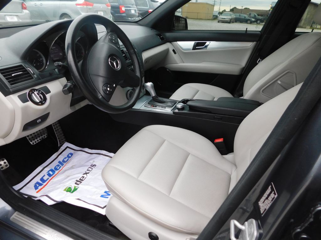 2010 Mercedes-Benz C-Class Image 5