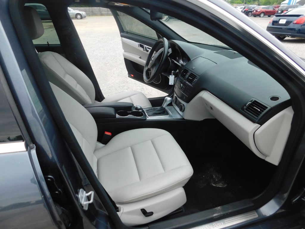 2010 Mercedes-Benz C-Class Image 8