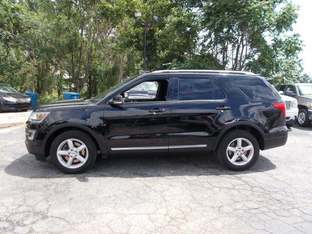 2017 Ford Explorer Image 1