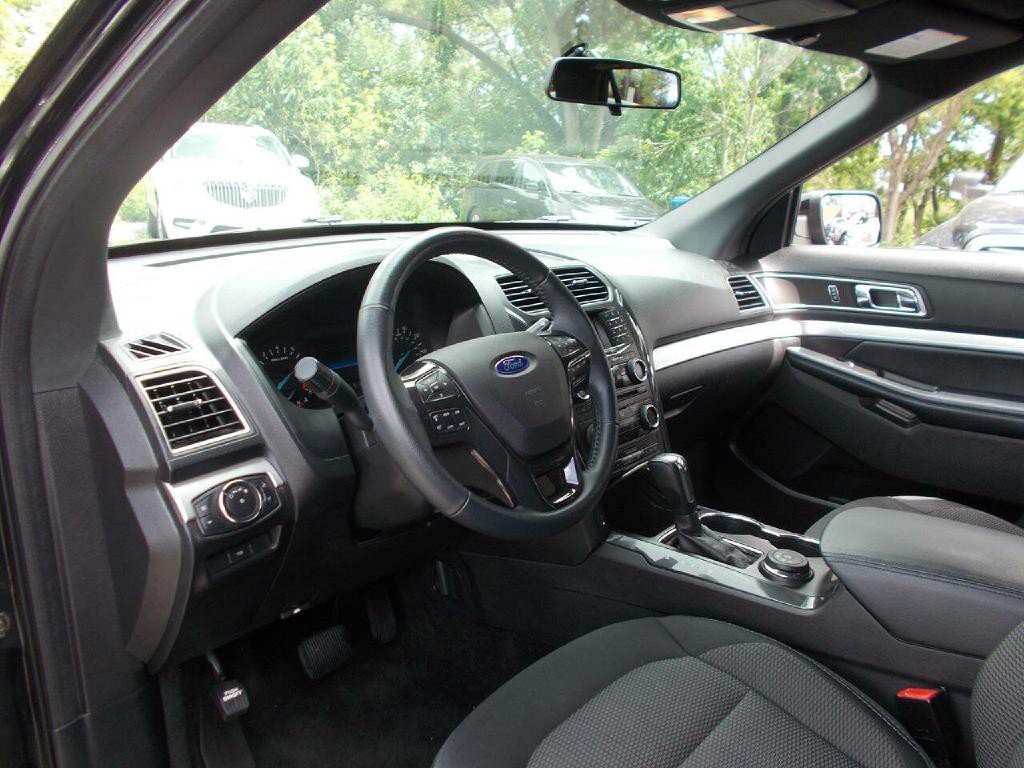 2017 Ford Explorer Image 9