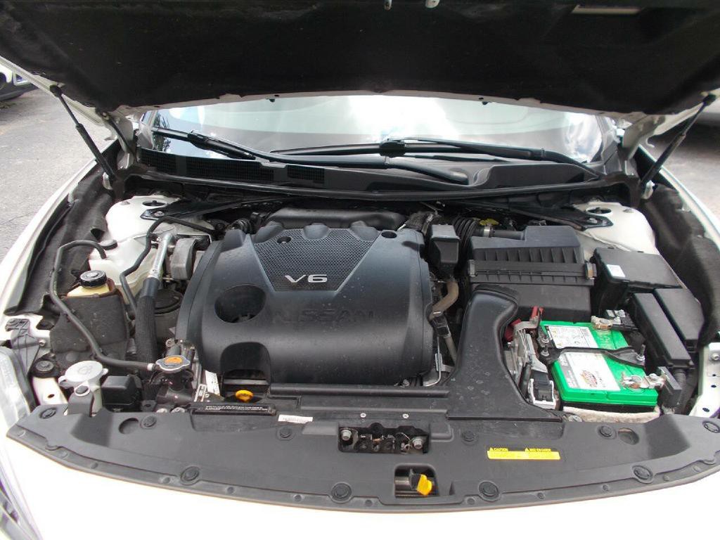 2016 Nissan Maxima Image 9