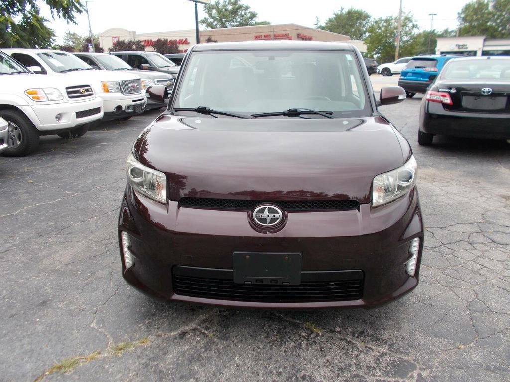 2013 Scion xB Image 2