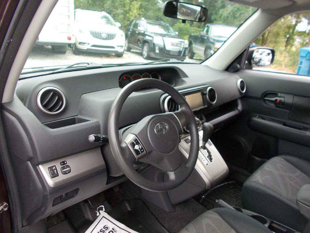 2013 Scion xB Image 9