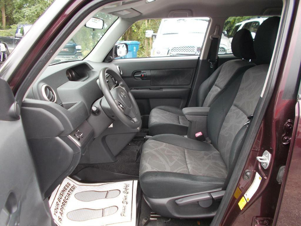 2013 Scion xB Image 10