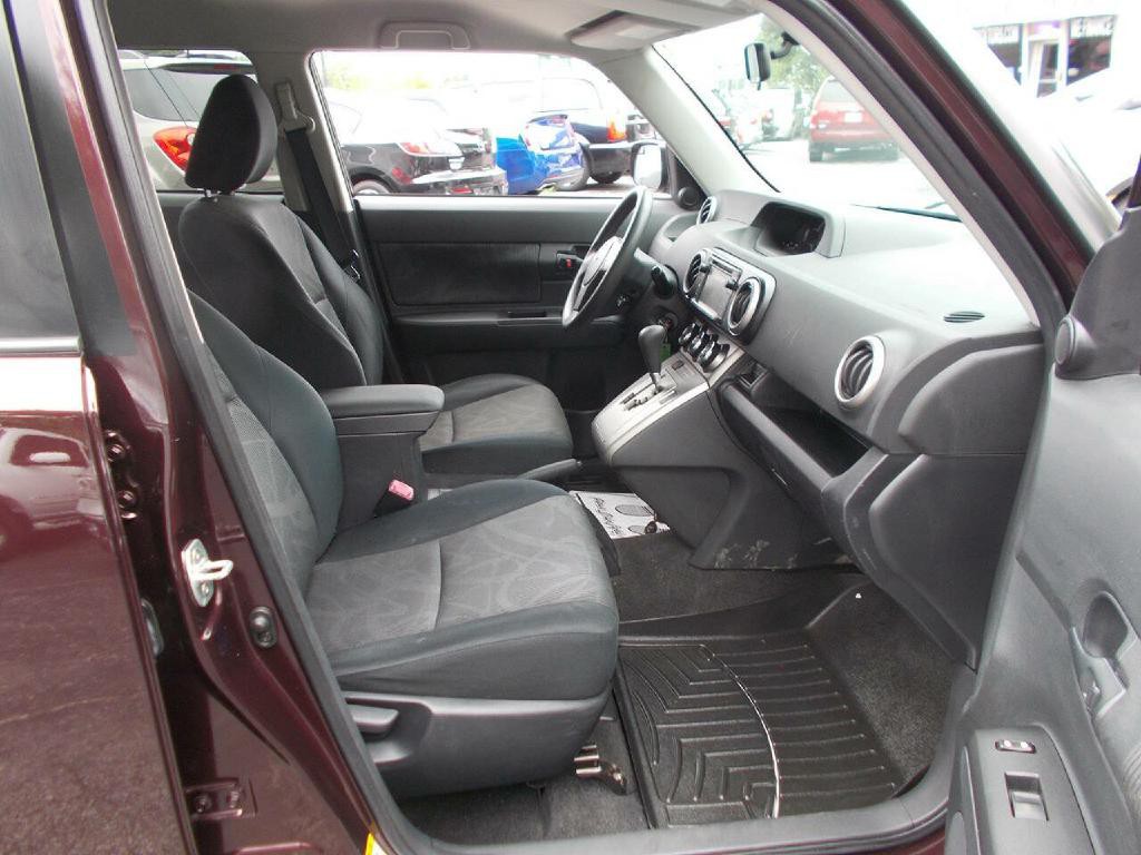 2013 Scion xB Image 12