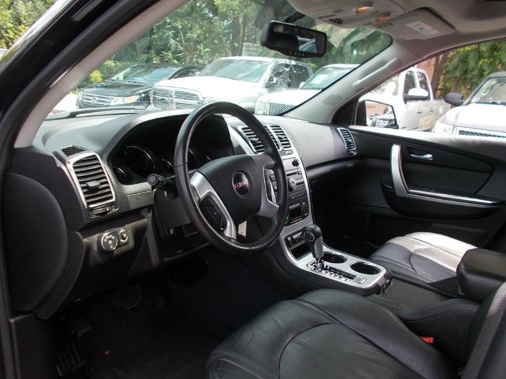 2011 GMC Acadia Image 8