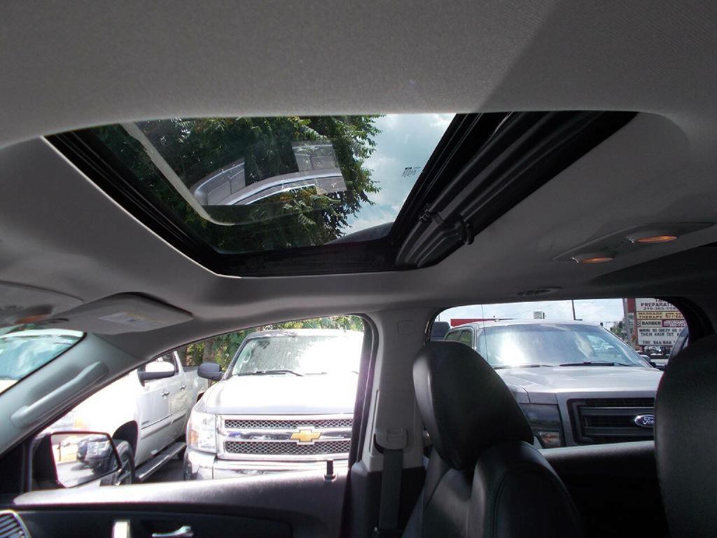 2011 GMC Acadia Image 9