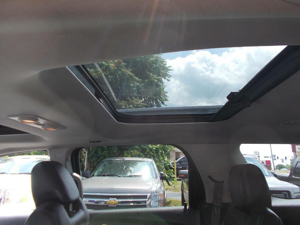 2011 GMC Acadia Image 11