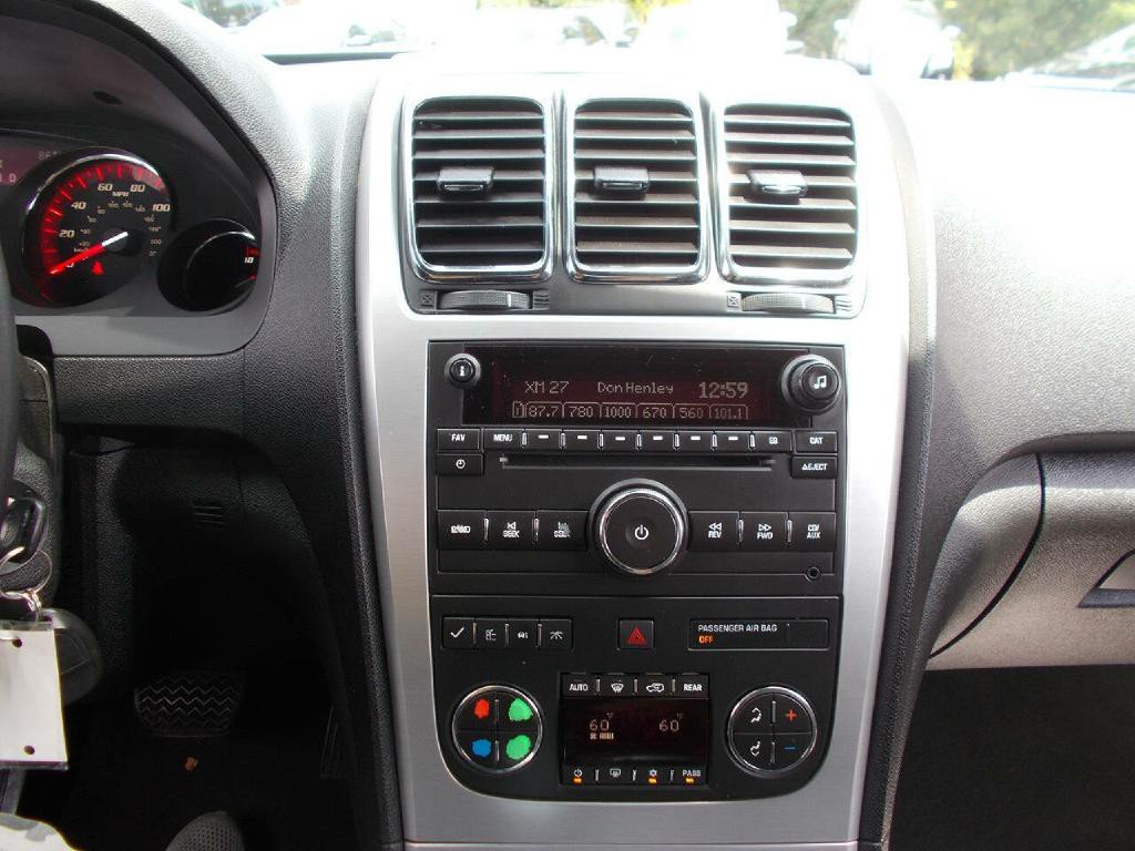 2011 GMC Acadia Image 18