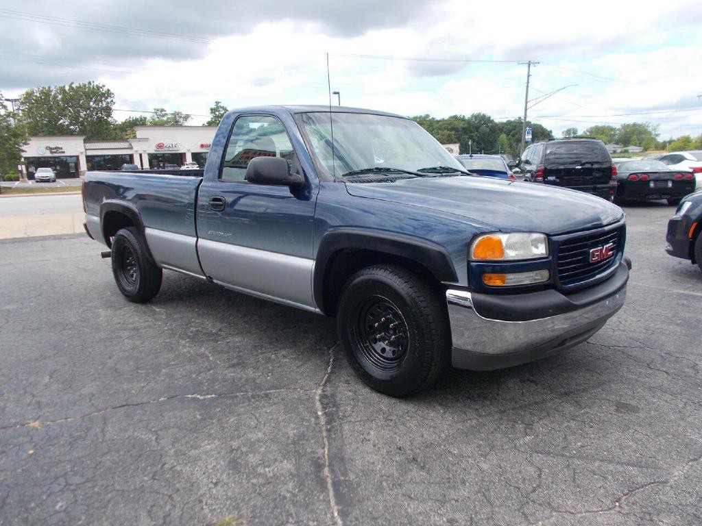 2002 GMC Sierra 1500 Image 1