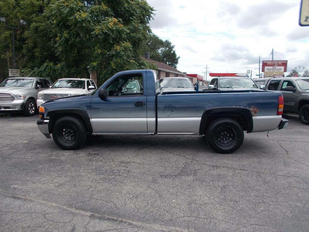 2002 GMC Sierra 1500 Image 2