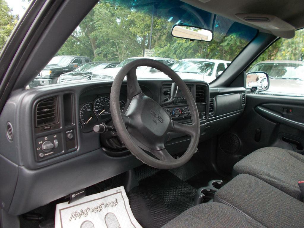 2002 GMC Sierra 1500 Image 8
