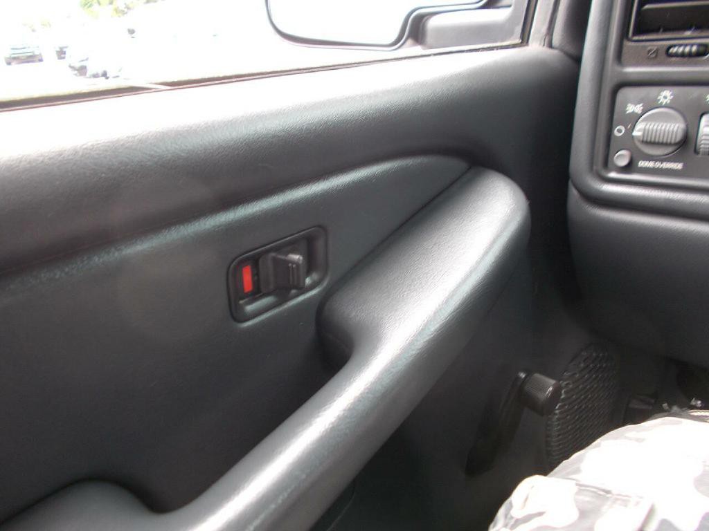 2002 GMC Sierra 1500 Image 13