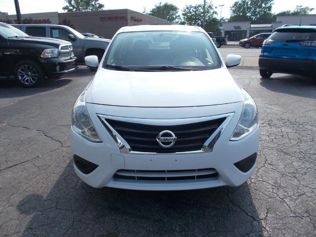 2018 Nissan Versa Image 2