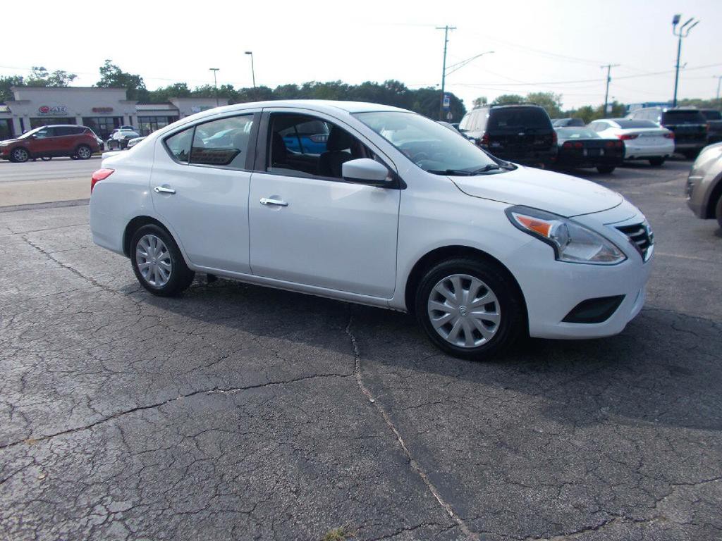 2018 Nissan Versa Image 3