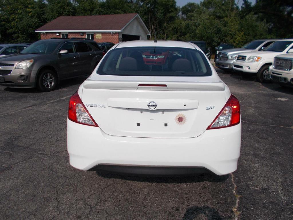 2018 Nissan Versa Image 4