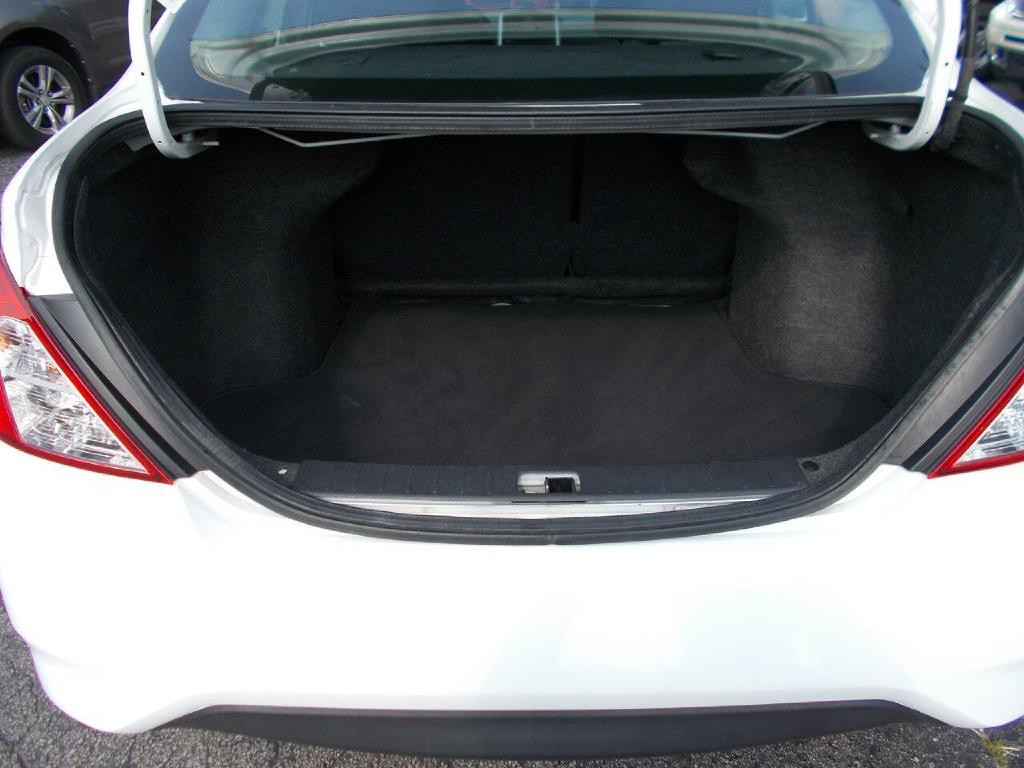 2018 Nissan Versa Image 7