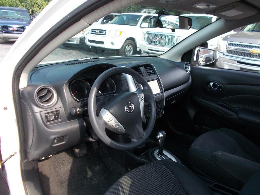 2018 Nissan Versa Image 9