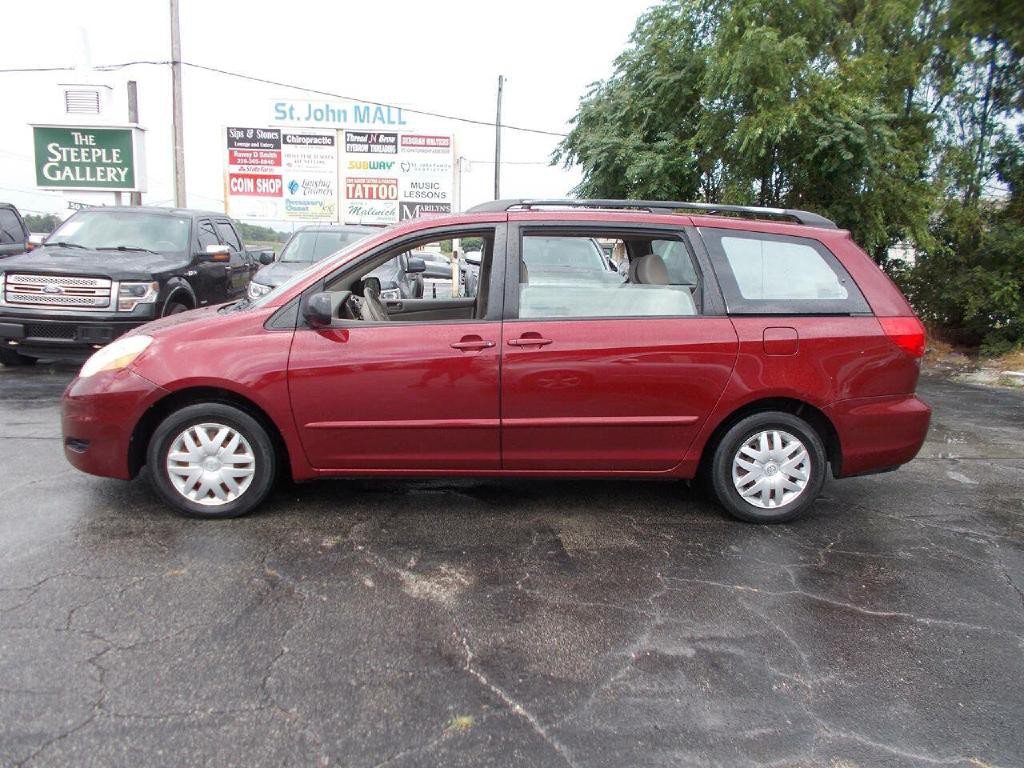 2008 Toyota Sienna Image 1