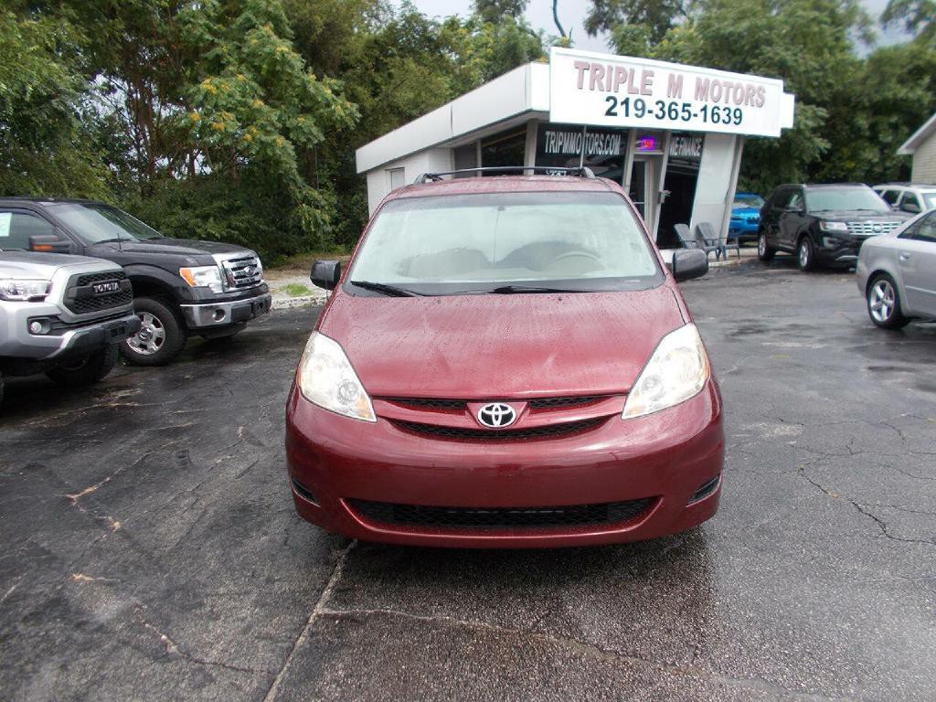 2008 Toyota Sienna Image 2